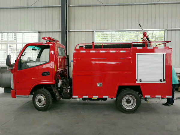 【国五】凯马2吨消防洒水车