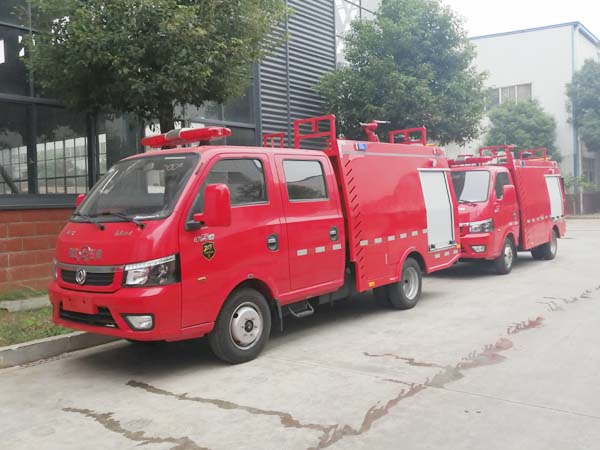 【国六】东风途逸双排1吨蓝牌水罐消防车