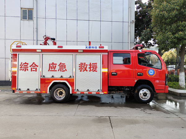 【国六】东风多利卡2.5吨泡沫消防车