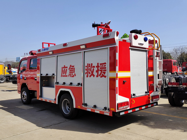 【国六】东风多利卡2.5吨泡沫消防车